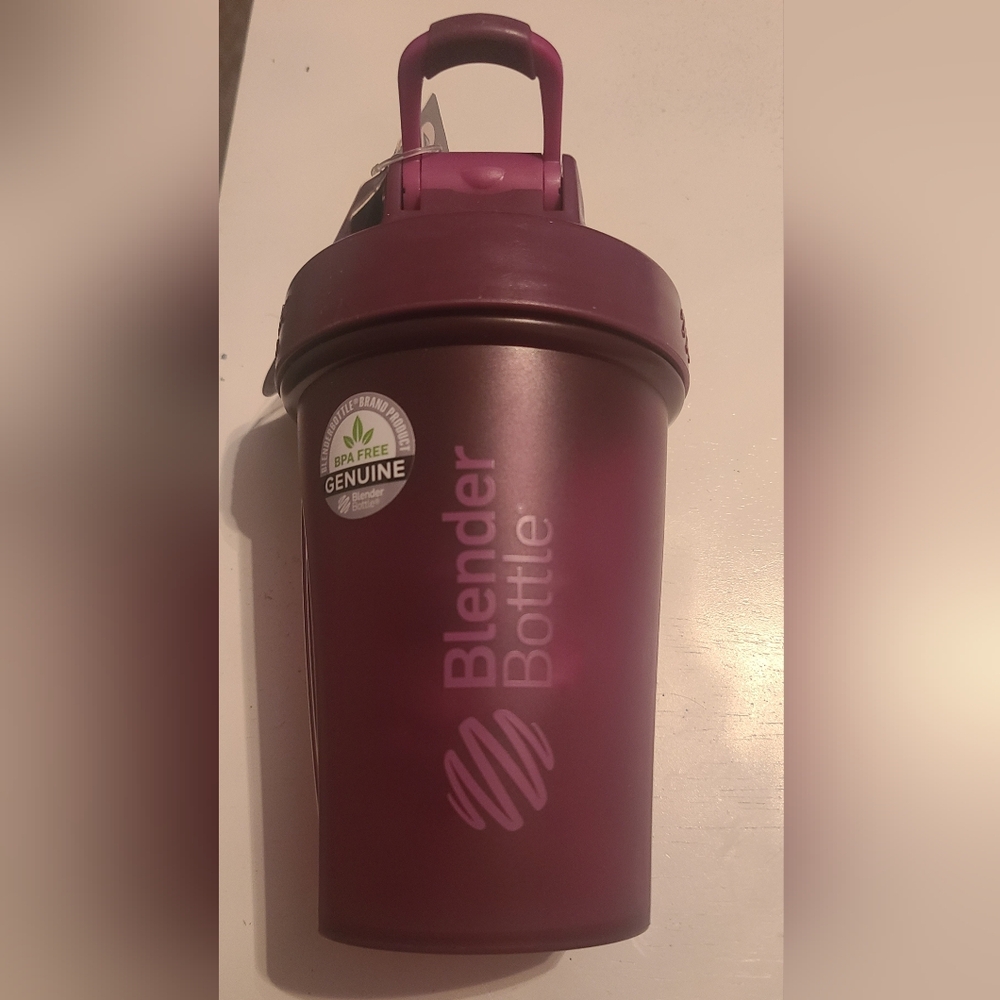 New BlenderBottle Classic Loop Top 20-Ounce